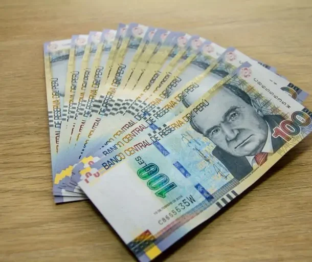 ¿Dónde puedo cambiar mis pesos mexicanos en Perú?