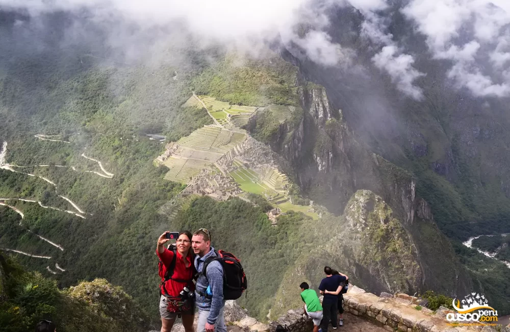 Mirante no cume da montanha Huayna Picchu