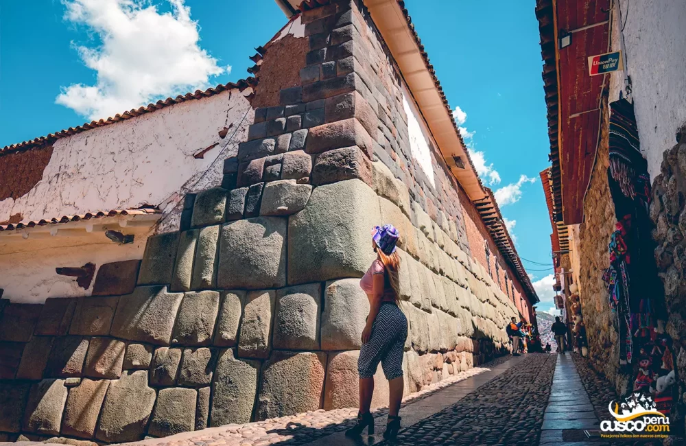 Piedra De Los 12 Angulos Caminata En Cusco