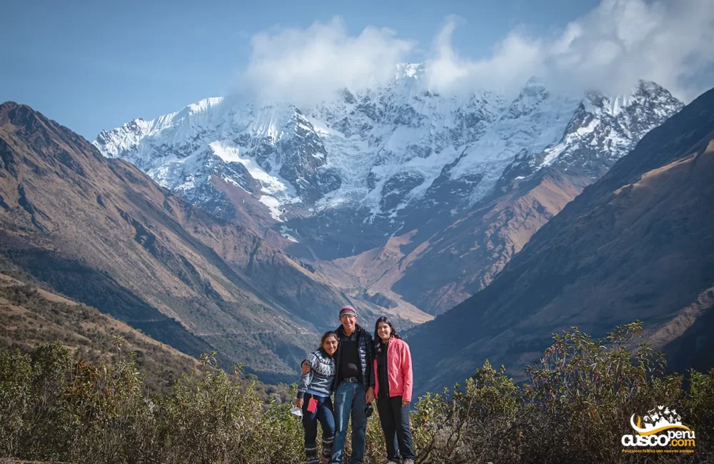 A beleza montanhosa da montanha Salkantay, no caminho para a lagoa Humantay.
