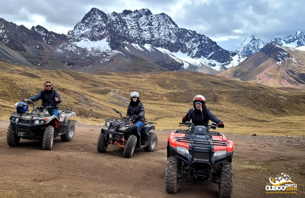 Aventura de quadriciclo até a montanha de 7 cores