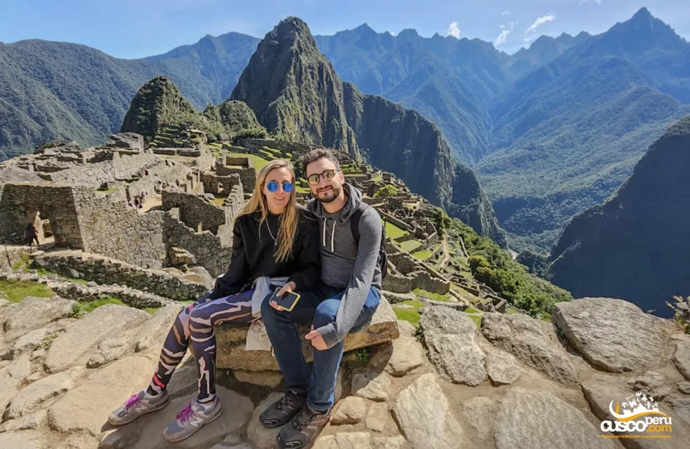 Vista panorâmica de Machu Picchu, no caminho para o portão do sol.