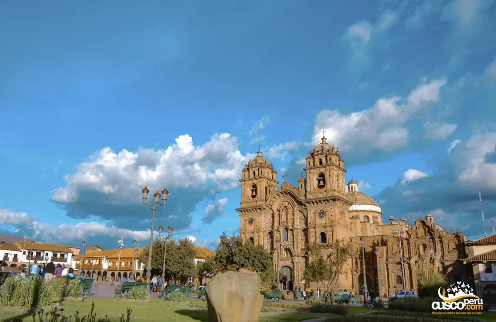 Plaza de Armas Compañía de Jesús - Circuito religioso Cusco