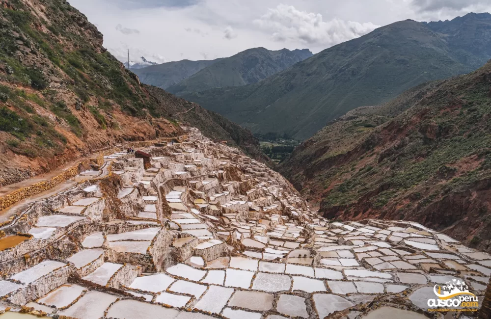 Mais de 3.000 poços de sal naturais formam as minas de sal em Maras.