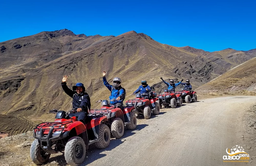 Viaje para a montanha de 7 cores de quadriciclo