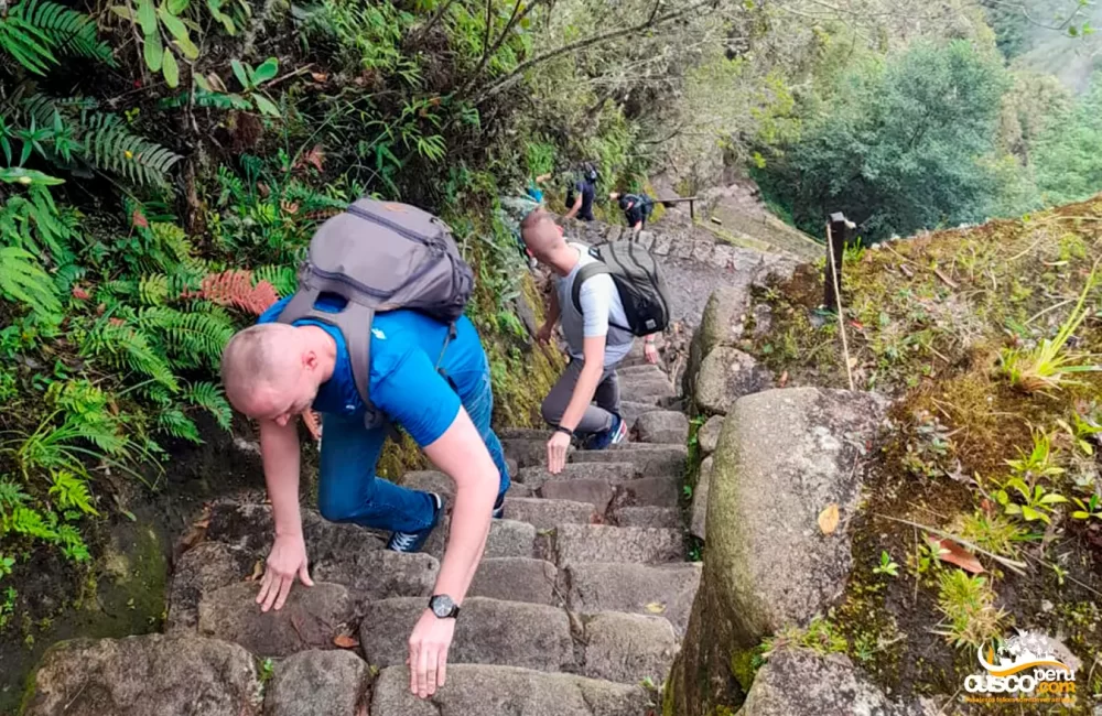 Escalada da montanha Huayna Picchu