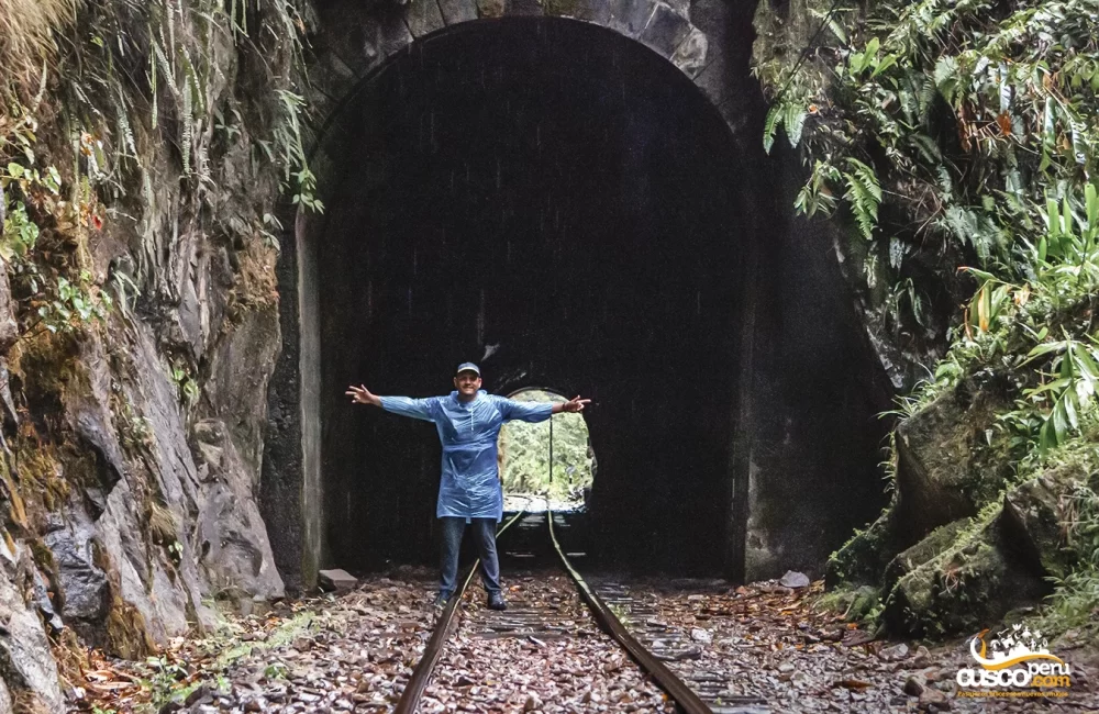 No caminho para Aguas Calientes, circuito hidrelétrico de Agusa Calientes.