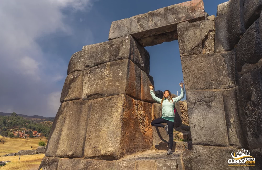 Puerta inca en Saqsayhuaman - City tour