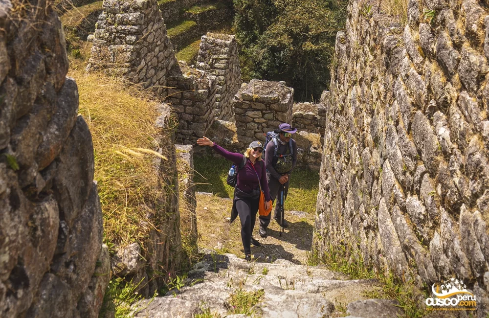 Escadas no centro arqueológico de Wiñay Huayna