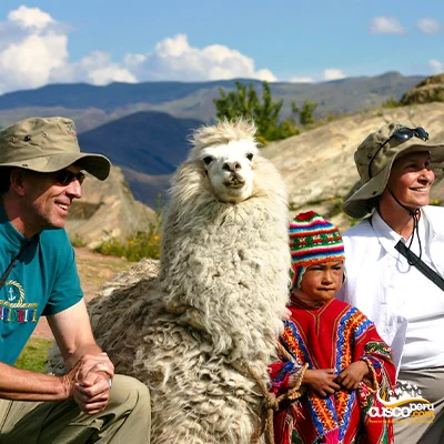 Photo with llama in Cusco city tour